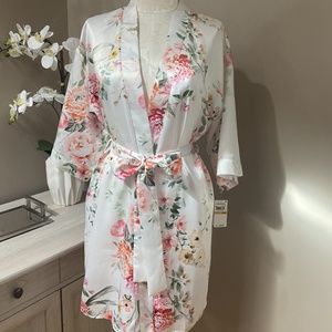Flora Nikrooz Floral Roses Kimono Robe Size S/M